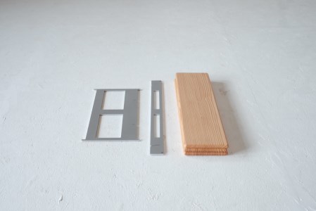 キャンピングテーブル（組立式・1台）　『mina no mori campingTable　＜ミナノモリ キャンピングテーブル＞』　信州南相木村のカラマツを使用　～アウトドアのキャンプやトレッキングに最適な軽くコンパクトなキャンピングテーブル～