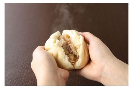 「丹波栗きん豚まん」15個と「丹波栗きん豚まんカレー大人味」9個と「蒸し直し簡単ケース」１個のセット