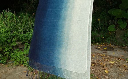 琉球藍染ストール　グラデーション