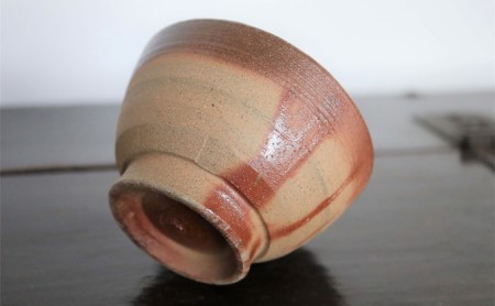 あんじ窯 陶　井口の（ペア）備前緋襷湯呑碗（朝顔型）口径10cm 高さ5.5cm 食器 雑貨 キッチン用品 和 和風 普段使い 備前土 薪窯 四昼夜焼成 緋色模様 熱さを感じにくい 小鉢 個性 高温 焼き締め 丈夫 