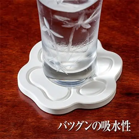 【ふるさと納税限定】珪藻土では無い新素材　木材の様な新感覚　肉球型吸水コースター_雑貨・日用品  食器 _【1382740】