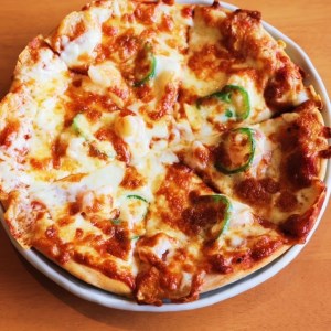  洋風居酒屋サルーテ 冷凍ピザ（ベーコンとエビのＭＩＸ　直径23cm） 直径23cm 2枚 ( ふるさと納税 ピザ ベーコン エビ こだわりの道産小麦 使用 冷凍ビザ イタリアン 北海道 遠軽町 洋風居酒屋　サルーテ ) en01-00143