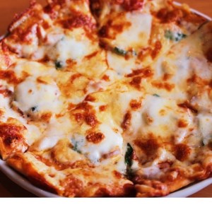  洋風居酒屋サルーテ 冷凍ピザ（スモークチキンと大葉とモッツァレラチーズ　直径23cm） 2枚 ( ふるさと納税 ピザ スモークチキン 大葉 モッツァレラチーズ 本格ピザ チーズたっぷり 手作り 北海道 遠軽町 洋風居酒屋　サルーテ ) en01-00145