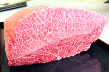 [肉処かないち] 厳選黒毛和牛 希少部位の霜降ローストビーフ [0456]