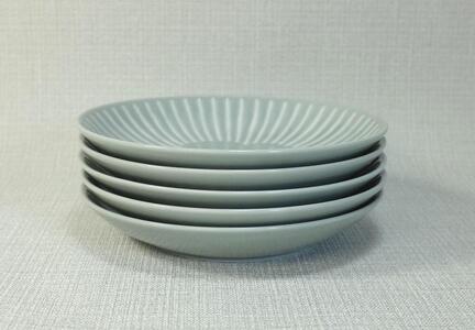 【AB1078】【波佐見焼】φ21.5ｃｍの皿５枚組  花ふわりグレー 【西海陶器】 ５ 11323