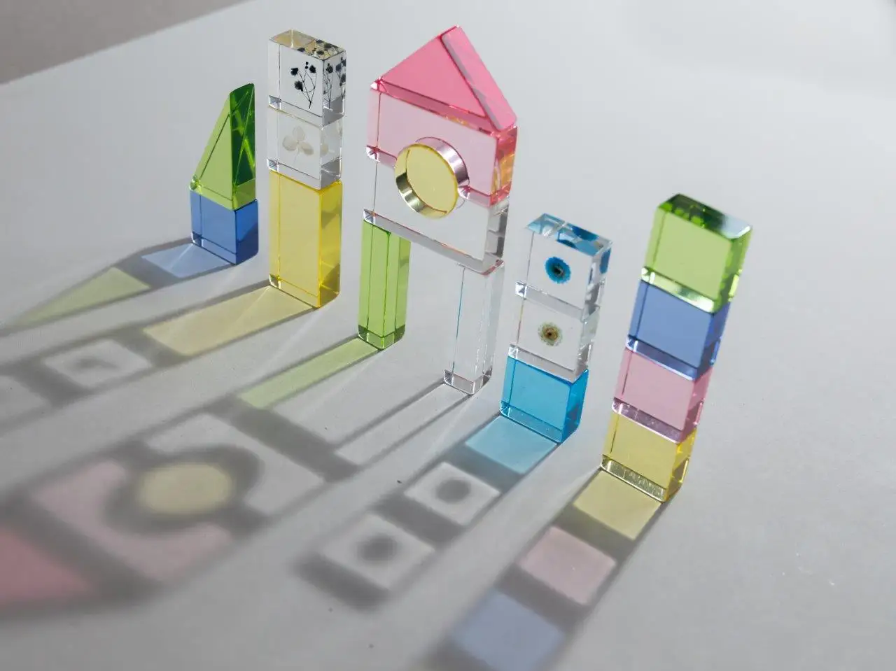 お花を閉じ込めたアクリル積み木 15ピース ピンク HIKARINOTOY インテリア 知育 玩具 プレゼント お祝い｜こだわりの逸品 地域特産品 ギフト 自分用 人気 おすすめ