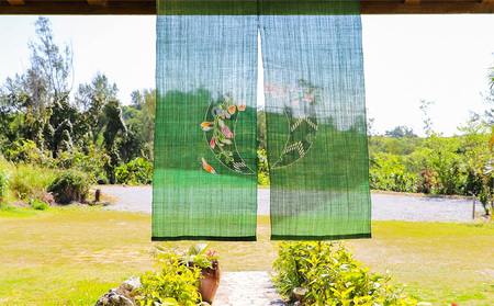 暖簾 月桃 伝統工芸 工芸品 民芸 文化 びんがた 生地 麻 目隠し 間仕切り カーテン 高級 プレゼント 琉球 沖縄県 名護市