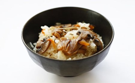 安比まいたけと八幡平マッシュルームの炊き込みご飯の素 2個セット ／ 炊き込みご飯の素 炊込みご飯の素 きのこ キノコ 茸 マッシュルーム まいたけ 舞茸 マイタケ 炊き込みご飯 ご飯の素 お手軽 おうちごはん 簡単 混ぜるだけ 美味しい 【岩手山SA下り線】