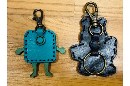 呉氏＆ヤブ レザーキーホルダーセット 透明ケース入り 革 一点もの ゆるキャラ 広島県 呉市 ku022-001-r