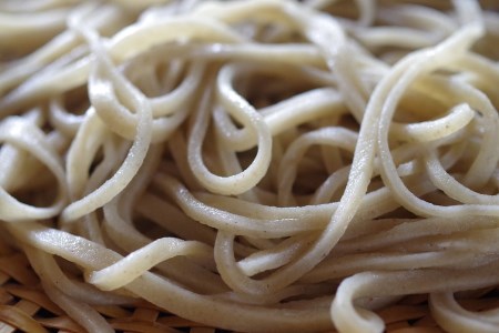 かね春製麺　かね春の蕎麦「冷凍なま蕎麦４人前」