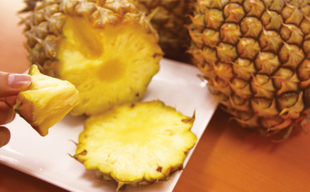 パイン 2026年発送【名護パイン園】ボゴールパイン約3kg（3～4玉） パイン