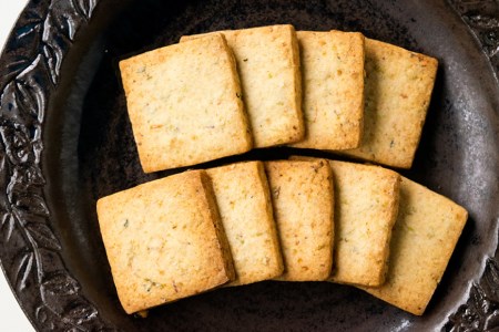 SAIKICHI BUTTER COOKIE 缶入り 32枚（2種類・各16枚） [斉吉商店 宮城県 気仙沼市 20563877]