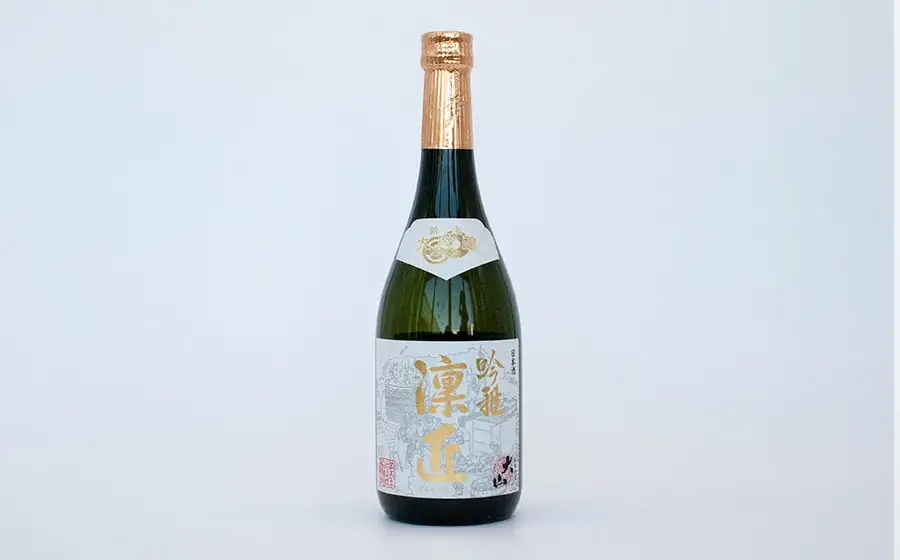 蔵自慢の日本酒　大山　大吟醸＆純米大吟醸　２本セット　（720ml × 2本）　山形県鶴岡市　山形県酒類卸株式会社　K-8102　| 酒 お酒 地酒 さけ 大吟醸酒 純米大吟醸酒 贈り物 贈答 お礼 プレゼント ギフト ご当地 特産品 おすすめ 人気 お取り寄せ 返礼品