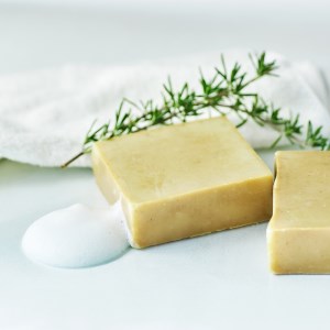 海のしずく石鹸　農薬不使用で育てたローズマリーの粉末を配合　2個入りセット [h311]