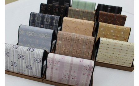 伝統工芸＜読谷山花織＞名刺入れ 〇 花柄 手作り ロマン 織物 温かさ 上品 花紋様 １点物 技術 扇花 風車花 子孫繁栄 琉球王朝時代 王族 可憐 幾何学模様 琉球藍 福木 銭花