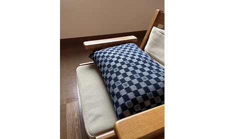 伯州綿の座布団ハーフサイズと弓浜絣で作ったカバーのセット_T2600180