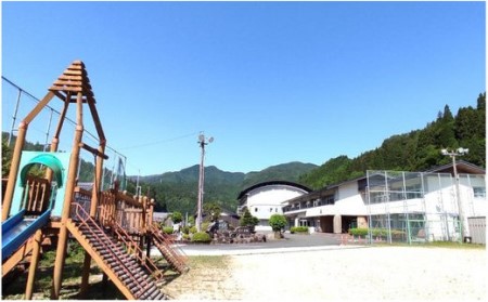 旧小学校でまったり一泊♪「越知面遊友館」宿泊券