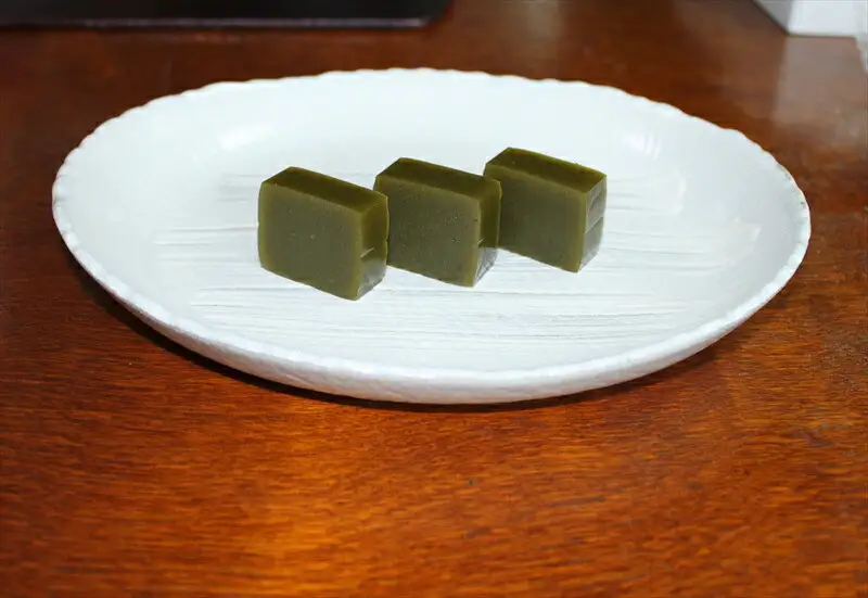 小田原老舗和菓子店の手づくり濃い足柄茶羊羹【和菓子店 手作りようかん 足柄茶羊羹  職人の手作り 銘菓 和スイーツ 特製ようかん 神奈川県 小田原市  ようかん ようかん 】