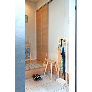 旭川家具　コサイン　レイニーラック　メープル 【 旭川家具 北海道 旭川市 木製 家具 選べる樹種 傘収納 省スペース コンパクト 傘掛け 掛けるだけ収納 長傘 折りたたみ傘 シンプル ナチュラル 手作り 北欧 おしゃれ 天然木 無垢 】_00243
