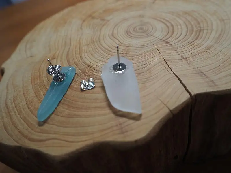 【香川県高松市の海からの贈り物】ハンドメイドシーグラスピアス(ツヤorマット）（アレルギー対応可)