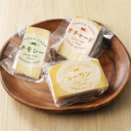 半田ファームのチーズセット(3種各1個)_卵・乳製品 チーズ  _【配送不可地域：離島】【1397190】