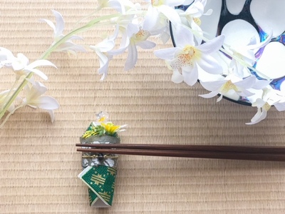 箸カバー　着物ドールリウム®　「コデマリ®」　緑 箸袋 箸入れ 小物 手作り ハンドメイド 雑貨 漆喰和紙 和 和風 和柄 和風アイテム 着物モチーフ おもてなし 華やか おしゃれ 贈り物 プレゼント ギフト プチギフト 奈良県 生駒市 送料無料