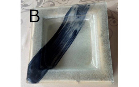 竹台付きガラス皿（中）B ガラス 花器 皿 食器 器 手作り 温かさ 色どり 彩り 普段使い おしゃれ 手作業 プレゼント ギフト 贈り物 贈答品 竹製台付き 竹 和 モダン 天然素材 奈良県 生駒市 送料無料