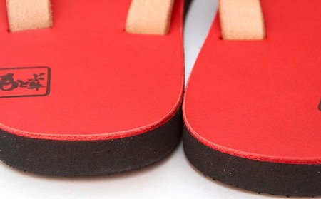 【革人】もとぶ牛　革ぞうりレッド（フラットソール・男女兼用）