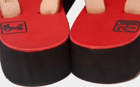 【革人】もとぶ牛　革ぞうりレッド（ミドルヒール・女性専用）