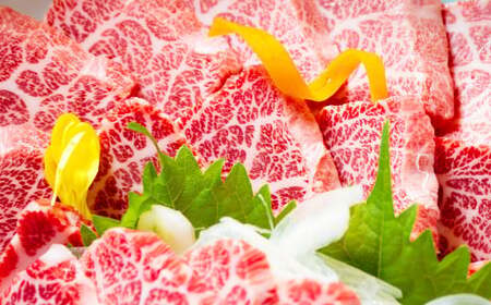 馬肉の頂点「1％の出会い」桜牧場 超霜降り馬刺し三角バラ 食べ比べ用 上赤身付き 合計250g