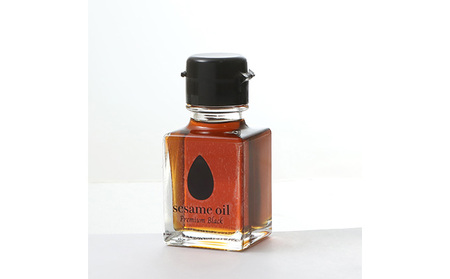 【国産ごま油】「sesame oil」～Premium Black～（50ml×2個） 食用油 調味料 香りづけ 料理 調理 香り高い 駒ヶ根産黒ごま 国産黒ごま使用 無薬剤搾油 箱入り 