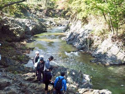 めむろ散走 ( ガイド付 サイクリング ツアー ) 「 美生ダム 探訪 散走 」電動自転車 秘境 渓流 農村風景 美生川 森林 マイナスイオン 北海道 十勝 芽室町me054-003c