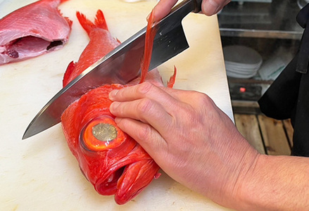 【地魚磯料理 うおまさ】まるごと一匹！外房釣り金目鯛の煮付け　１尾　[0016-0023]