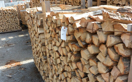 内子町産クヌギ・ナラ使用 自然乾燥『薪』(約15kg) BKAN001