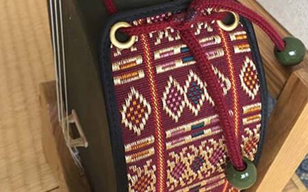 えぞ三弦 樫(えぞ鹿の皮使用)アイヌ刺繍胴巻き エゾ鹿 エゾシカ 蝦夷 刺繍 アイヌ 伝統 文化 和楽器 楽器 釧路市 F4F-8899