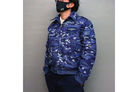 防寒ブルゾン (海上自衛隊デジタル迷彩柄) 2か所ワッペン付 (ウィングマーク・自衛艦旗)  Mサイズ ku091-059-m-r