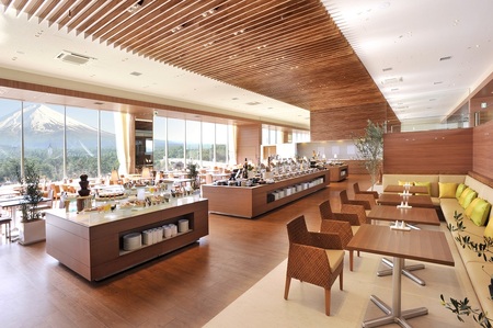 【ハイランドリゾート】ランチブッフェ・ペアチケット+トーマスパーティールーム付き