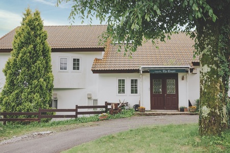 Country Inn the Classic【3万円分宿泊ギフト券】 [h228]