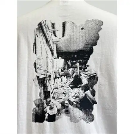 迫 風歌の「木を彫る人」/ T-shirt(バックプリント)・ユニセックス/ サイズM【1412442】