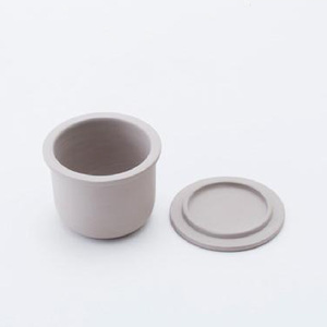 TOKONAME SUYAKI CROCK ＆ SPOON・GRAY 陶器 常滑焼 日本製 調味料 乾物 塩 保存容器 サラサラ 固まらない 湿気ない 湿気防止 スプーン付き 甕 蓋付き キッチン用品 キッチンツール ストッカー キャニスター 調味料入れ おしゃれ 日本六古窯