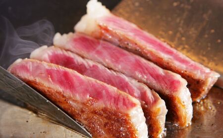 (冷凍) 大和牝牛 サーロインステーキ 300g YMST2 ／鉄板焼き 焼肉 バーベキュー アウトドア キャンプ 贈答用 贈り物 太田家 奈良県 宇陀市 ふるさと納税