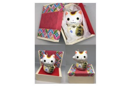 張り子の招き猫「我がニャンデラックス」（木箱付き）