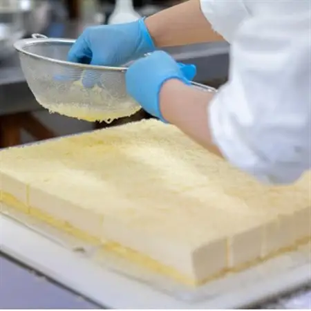 クランツ国誉店の濃厚チーズケーキ 200g×3本 冷凍 北海道_北海道 釧路町の老舗洋菓子店 クランツ国誉店 お菓子 人気 スイーツ ケーキ 冷蔵 プレゼント デザート 菓子 贈答用 贈答品 ギフト クリスマス クリスマスケーキ バレンタイン ホワイトデー 北海道 釧路町 釧路超 特産品 _【配送不可地域：離島】【1422886】