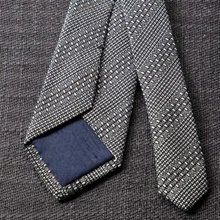 【手織りネクタイ】ホワイトグレー 丹後ジャカードタイ kuskafabric 京都・丹後のシルク織物_装飾品・工芸品 ネクタイ・ベルト 服飾小物 _【1423221】
