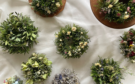 こだわりを紡いだドライフラワー リース（大） インテリア 雑貨 壁掛け 植物 お花 おしゃれ 玄関 リビング ドア 店舗 お店 飾り お花のリース 