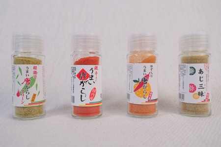うまい唐がらし料理人の隠し味脇役セット 有限会社ヤマサン 滋賀県 東近江市 A-F11 一味唐辛子 料理の隠し味 脇役セット 唐辛子 ヤマサン 自社農園 厳選 粉末 山椒入り 柚子入り 香り 辛い 調味料 スパイス 薬味 激辛 滋賀県 東近江市