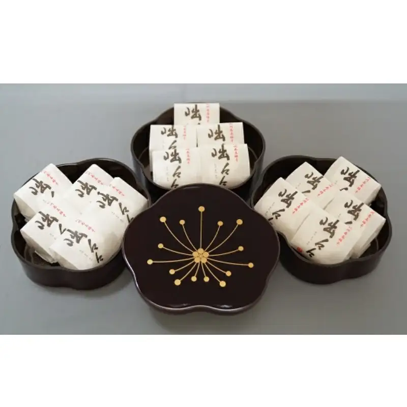 紀州南高梅 梅の花型容器入×3段重ね はちみつ入り梅干（塩分約8％） 計15粒 咄々々（とつとつとつ） / 和歌山 田辺市 紀州南高梅 南高梅 梅干し 梅干 梅 はちみつ入り 大粒 個包装 容器入り 手土産 贈り物【mrs002】