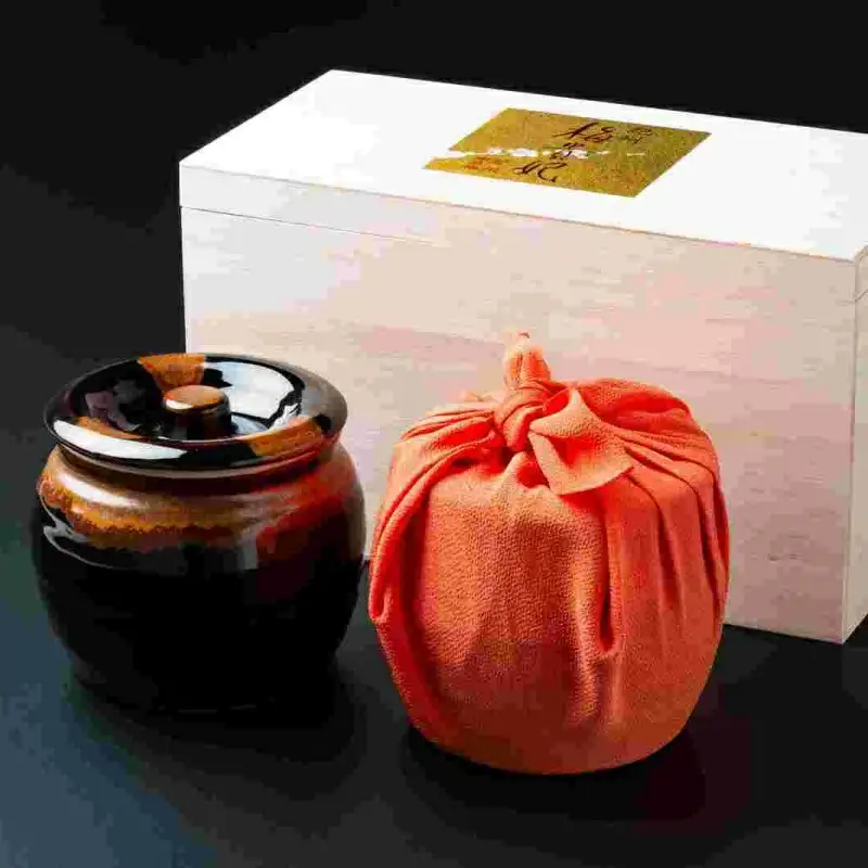 【陶磁器に入った】紀州梅貴妃セット【紀州みかん蜂蜜入り梅干（塩分約５％）550g・低塩しそ漬梅（塩分約７％）550g】  / 田辺市 紀州南高梅 南高梅 梅干し 梅干 梅 うめ 肉厚 お米 おにぎり 焼酎 梅酒 健康 みかん蜂蜜入り しそ漬梅 塩分約5％ 塩分約7％ 壺入り梅干し ギフト プレゼント 贈答【mtz004-1】