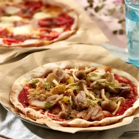 ハチ高原　山のレストランシーズ　本格手づくり石窯焼PIZZA　おまかせ4枚セット　ギフトお歳暮にも【配送不可地域：離島】【1425578】