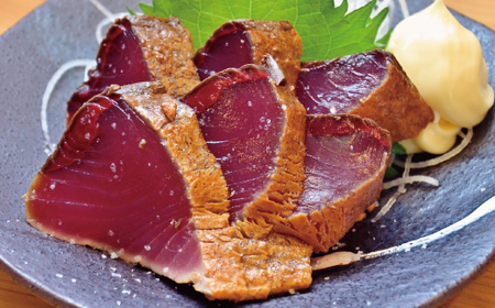 26-989．【毎月数量限定】クセになるおいしさ！カツオのスモーク2～3節(約5～6人前　約500ｇ)